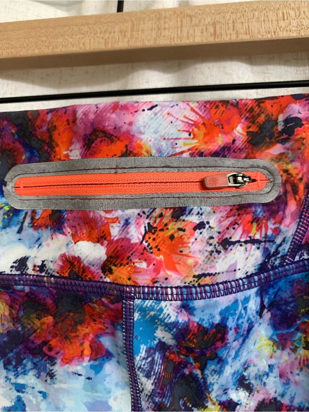 Athleta Hypersonic Sonar Ember Multicolor Vibrant Floral Abstract Leggings Small - Picture 7 of 8